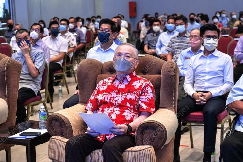 DATUK SERI DR WEE KA SIONG