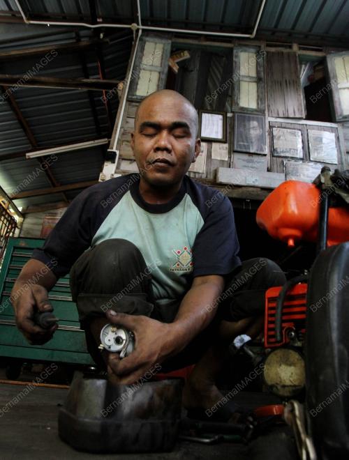 MEKANIK OKU AZHAR IBRAHIM