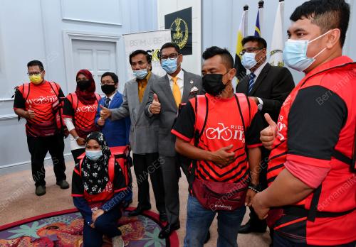 DATUK SERI AHMAD FAIZAL AZUMU
