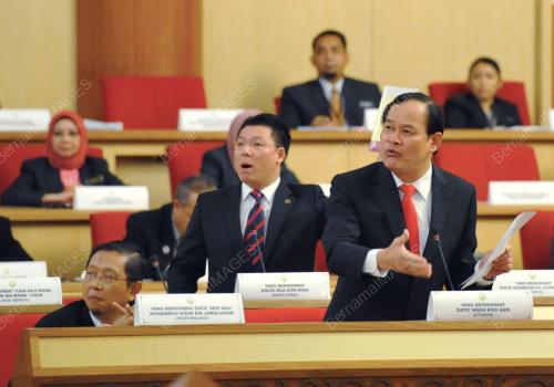 PIHAK PEMBANGKANG