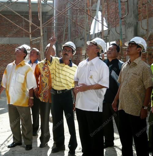 HUSNI HANADZLAH