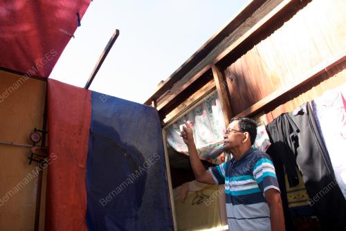 RUMAH ROSAK AKIBAT RIBUT