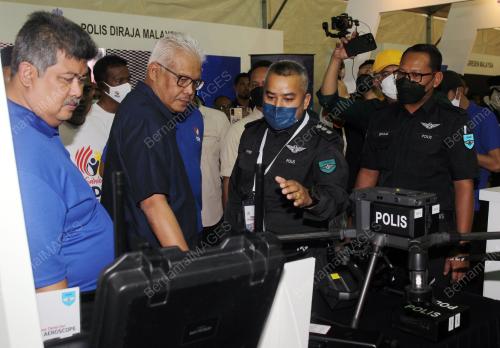 DATUK SERI HAMZAH ZAINUDIN