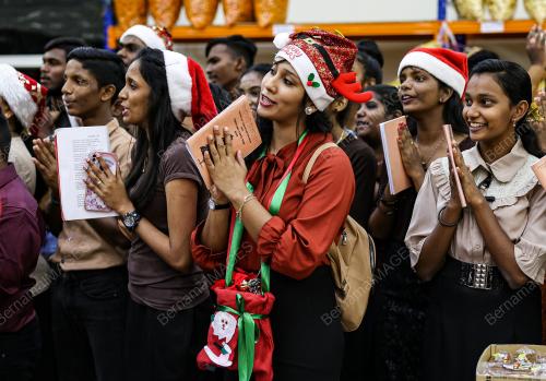 TINJAUAN HARI KRISMAS