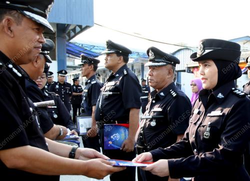 PK01_25032015_HARI_POLIS