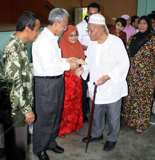 DATUK SERI AHMAD HUSNI