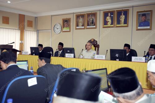 RAJA DR NAZRIN SHAH