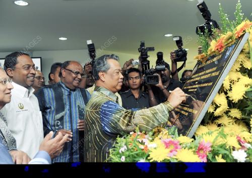 TAN SRI MUHYIDDIN YASSINR