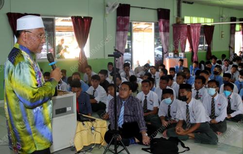DATUK IDRIS AHMAD