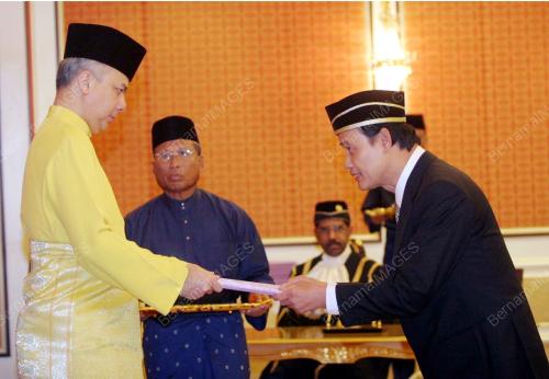 RAJA DR NAZRIN SHAH