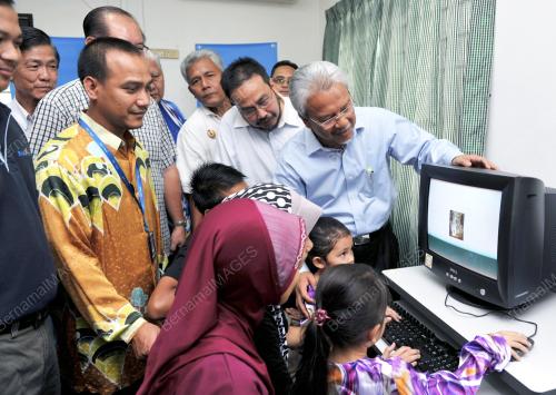 DATUK SERI AHMAD HUSNI HANADZLAH
