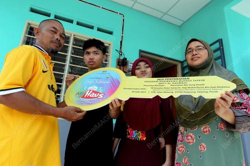 DATUK DR MOHD NA'IM MOKHTAR