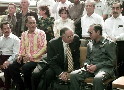 DR MAHATHIR MOHAMAD