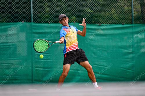 ATLET TENIS NEGARA CEKAL BERLATIH