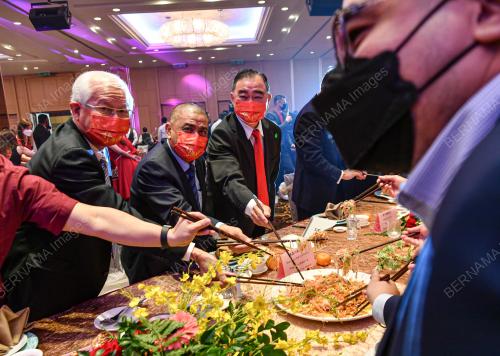 DATUK SERI SAARANI MOHAMAD