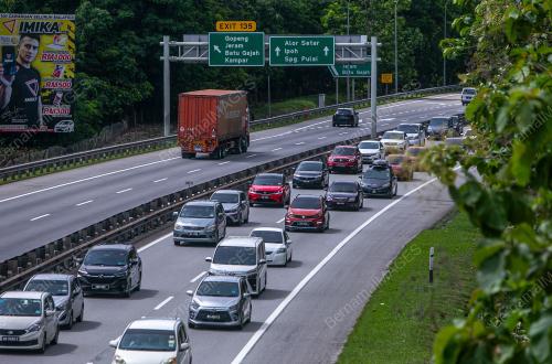 TINJAUAN LEBUHRAYA UTARA SELATAN (PLUS)
