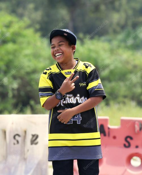 PENYANYI AMIR SISI