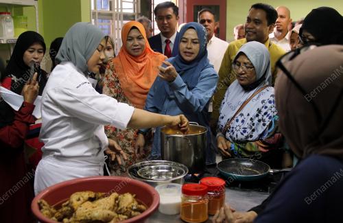 DATUK SERI DR NORAINI AHMAD