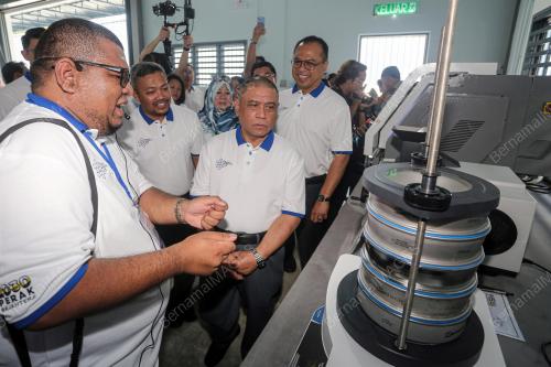 DATUK SERI SAARANI MOHAMAD