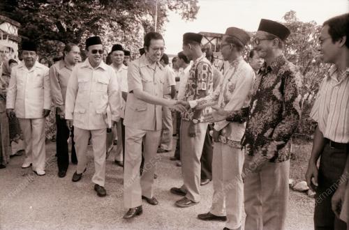 DR. MAHATHIR BIN MOHAMAD
