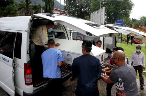 TIGA BERANAK MAUT