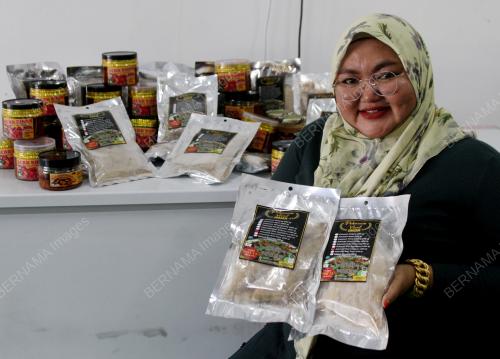 PENGUSAHA PERNIAGAAN PEKASAM