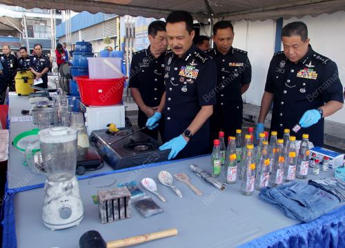DATUK SERI MOHD YUSRI HASSAN BASRI