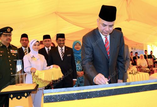 PK02_04062013_RAJA_NAZRIN