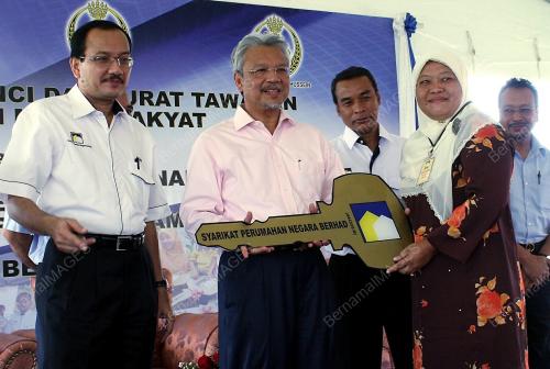 HUSNI HANADZLAH