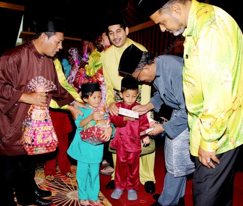 PK02_06082012_SUMBANGAN_DUIT_RAYA