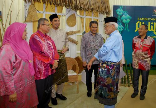 DATUK SERI HAMZAH ZAINUDDIN