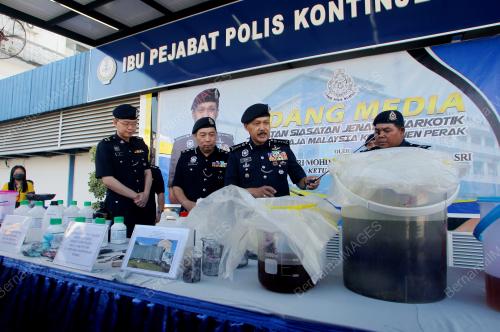 DATUK SERI MOHD YUSRI HASSAN BASRI