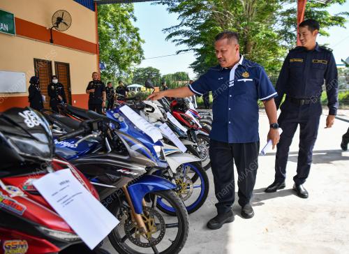 AB AZIZ AWANG TEH