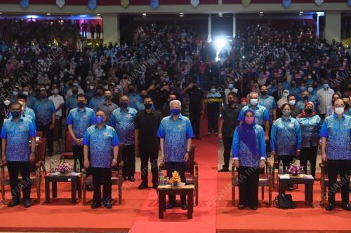 DATUK SERI ISMAIL SABRI YAAKOB