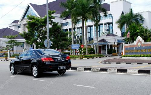 KERAJAAN PERAK TERIMA 9 BUAH TOYOTA CAMRY