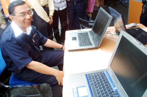 DATUK SERI TAJOL ROSLI GHAZALI