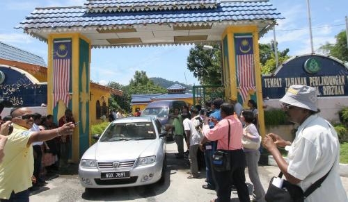 TAHANAN ISA DAN HINDRAF BEBAS