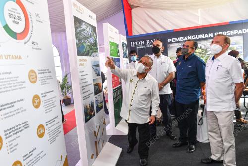 DATUK SERI SAARANI MOHAMAD
