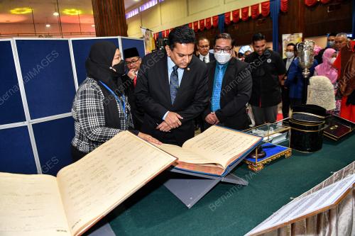 DATUK SERI DR. SANTHARA