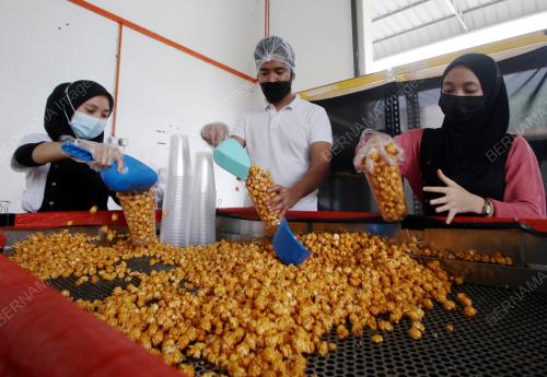 PENGUSAHA PERNIAGAAN POPCORN