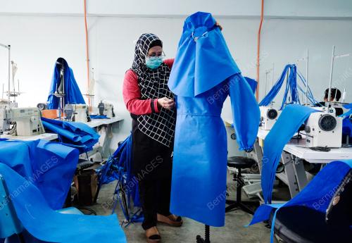 PENGHASILAN PPE DARI SUKARELAWAN UITM (COVID-19)