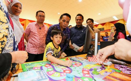 MOHD AZLAN HELMI