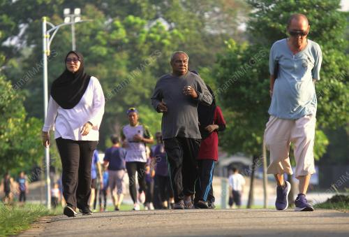TINJAUAN ORANG RAMAI BERIADAH