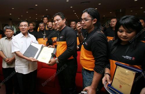 TAJOL ROSLI GHAZALI