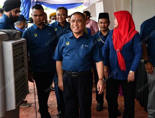 DATUK SERI SAARANI MOHAMAD