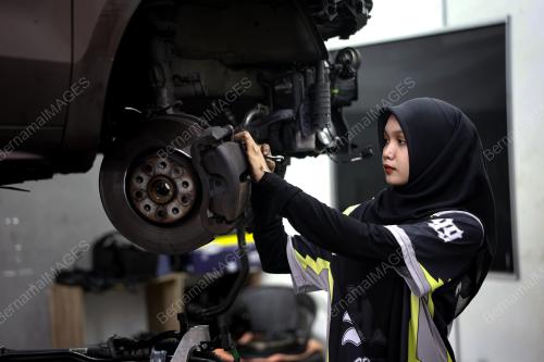 KHAIRIN QISSTINA