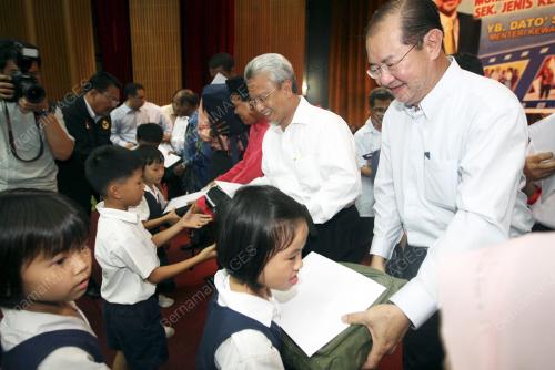 AHMAD HUSNI HANADZLAH