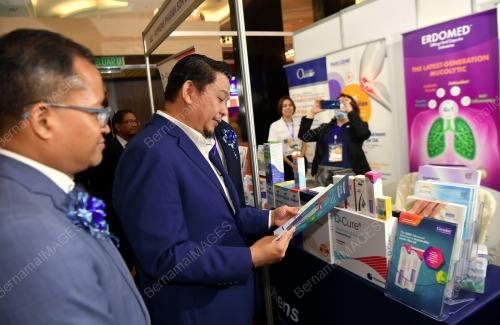 DATUK LUKANISMAN AWANG SAUNI
