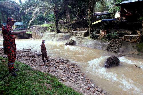 MANGSA BANJIR KILAT DI SAHOM