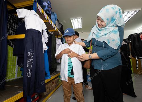 BANTUAN AWAL PERSEKOLAHAN